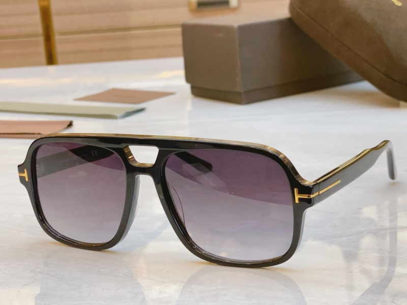 TOM FORD